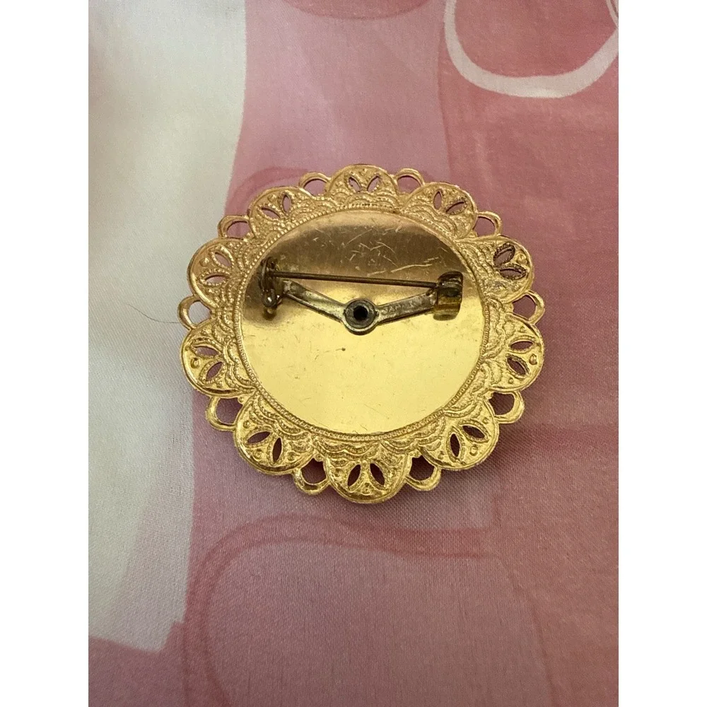 Vintage Japan Gold Tone Filigree Crab Cameo Brooch Cancer Zodiac Pin Accessory